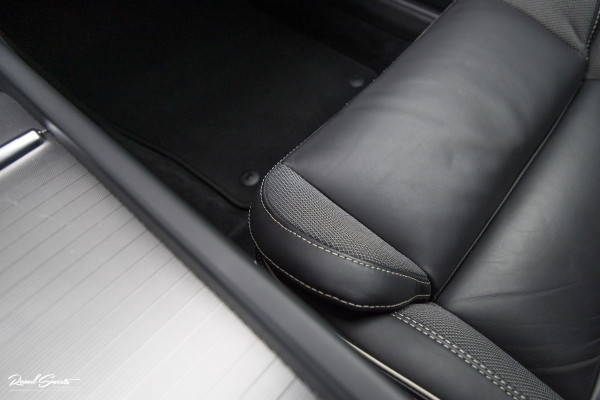 Volvo V60 2.0 B4 Plus Dark | Adaptieve cruise | Memory | Blis | Harman Kardon |