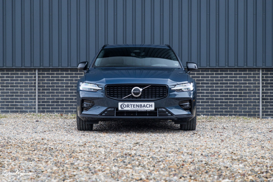 Volvo V60 2.0 B4 Plus Dark | Adaptieve cruise | Memory | Blis | Harman Kardon |