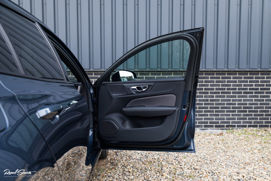 Volvo V60 2.0 B4 Plus Dark | Adaptieve cruise | Memory | Blis | Harman Kardon |