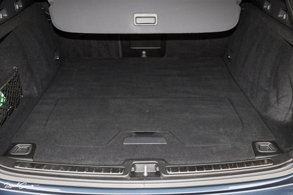 Volvo V60 2.0 B4 Plus Dark | Adaptieve cruise | Memory | Blis | Harman Kardon |