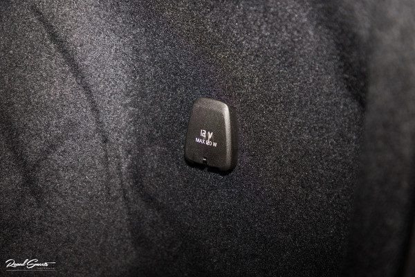 Volvo V60 2.0 B4 Plus Dark | Adaptieve cruise | Memory | Blis | Harman Kardon |