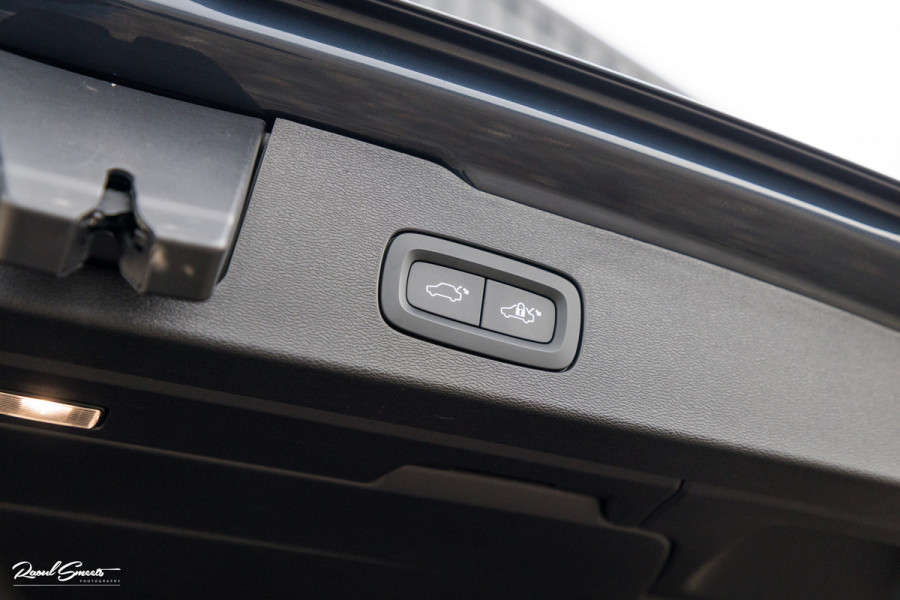 Volvo V60 2.0 B4 Plus Dark | Adaptieve cruise | Memory | Blis | Harman Kardon |