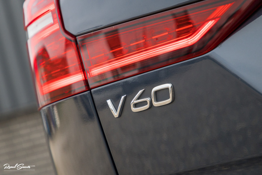 Volvo V60 2.0 B4 Plus Dark | Adaptieve cruise | Memory | Blis | Harman Kardon |