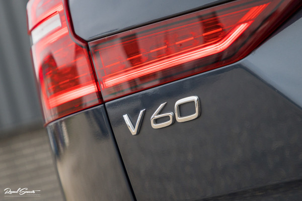 Volvo V60 2.0 B4 Plus Dark | Adaptieve cruise | Memory | Blis | Harman Kardon |