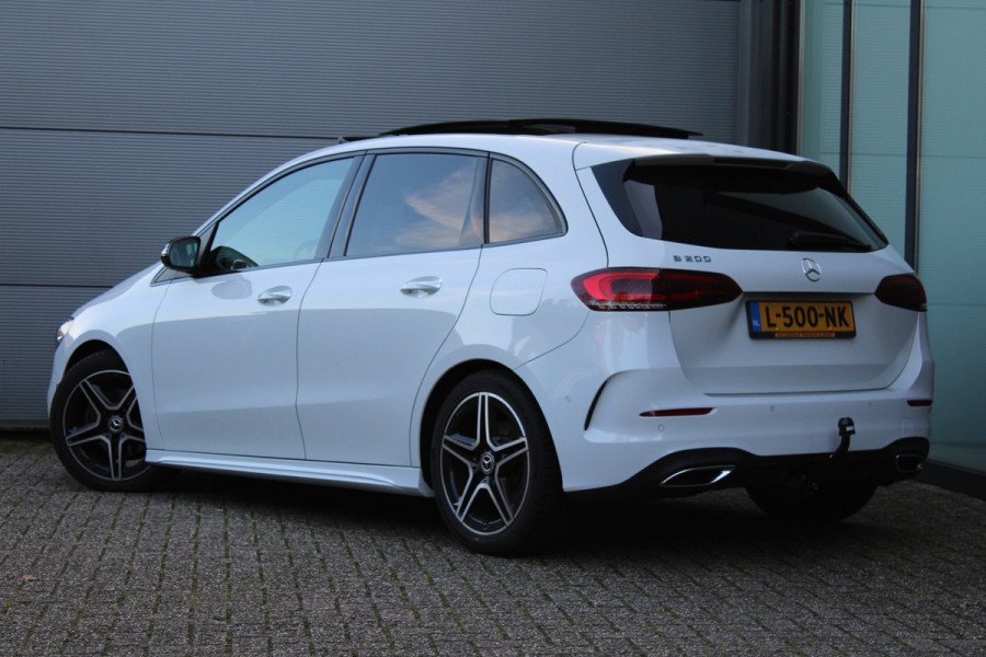 Mercedes-Benz B-Klasse 200 Business Solution AMG | Panoramadak | Trekhaak | Camera | Stoelverwarming | CarPlay