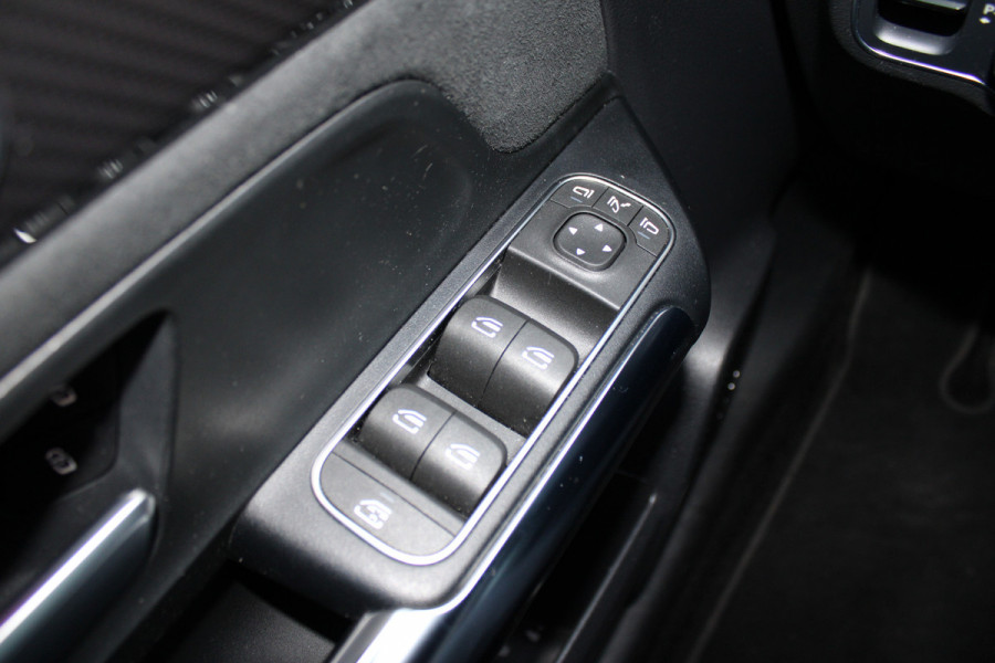Mercedes-Benz B-Klasse 200 Business Solution AMG | Panoramadak | Trekhaak | Camera | Stoelverwarming | CarPlay