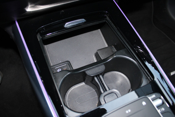 Mercedes-Benz B-Klasse 200 Business Solution AMG | Panoramadak | Trekhaak | Camera | Stoelverwarming | CarPlay