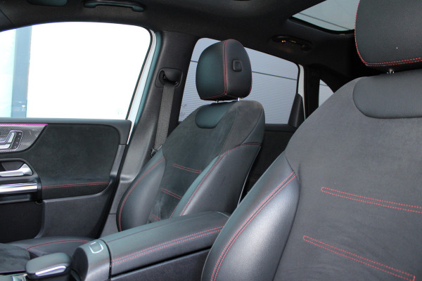 Mercedes-Benz B-Klasse 200 Business Solution AMG | Panoramadak | Trekhaak | Camera | Stoelverwarming | CarPlay