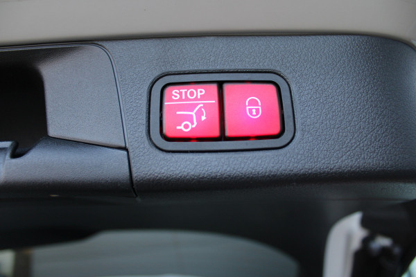 Mercedes-Benz B-Klasse 200 Business Solution AMG | Panoramadak | Trekhaak | Camera | Stoelverwarming | CarPlay