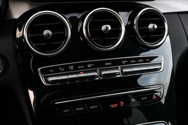 Mercedes-Benz C-Klasse Estate 180 - CARPLAY - NAVI - CAMERA - DEALER ONDERHOUDEN - STOELVERWARMING - SFEERVERLICHTING - DAB+ C180