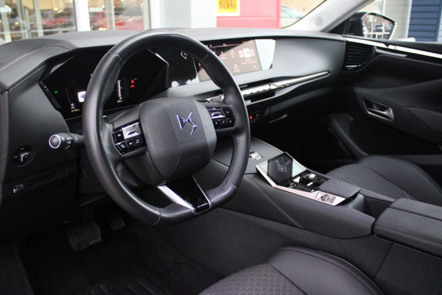DS DS 4 1.2 130PK AUTOMAAT TROCADERO | HEAD UP DISPLAY | DODEHOEK DETECTIE | NAVIGATIE | DRAADLOZE APPLE CARPLAY/ANDROID AUTO | LED KOPLAMPEN | ACHTERUITRIJ CAMERA | 19" LICHTMETALEN VELGEN BLACK | ADAPTIVE CRUISE CONTROL | KEYLESS ENTRY/START |