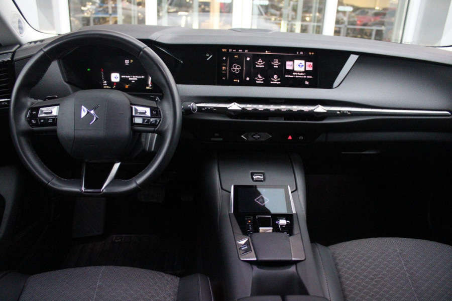DS DS 4 1.2 130PK AUTOMAAT TROCADERO | HEAD UP DISPLAY | DODEHOEK DETECTIE | NAVIGATIE | DRAADLOZE APPLE CARPLAY/ANDROID AUTO | LED KOPLAMPEN | ACHTERUITRIJ CAMERA | 19" LICHTMETALEN VELGEN BLACK | ADAPTIVE CRUISE CONTROL | KEYLESS ENTRY/START |