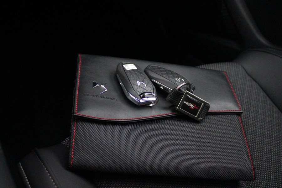 DS DS 4 1.2 130PK AUTOMAAT TROCADERO | HEAD UP DISPLAY | DODEHOEK DETECTIE | NAVIGATIE | DRAADLOZE APPLE CARPLAY/ANDROID AUTO | LED KOPLAMPEN | ACHTERUITRIJ CAMERA | 19" LICHTMETALEN VELGEN BLACK | ADAPTIVE CRUISE CONTROL | KEYLESS ENTRY/START |