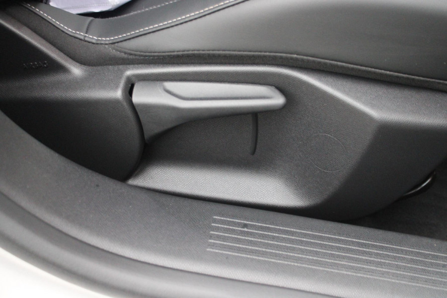 DS DS 4 1.2 130PK AUTOMAAT TROCADERO | HEAD UP DISPLAY | DODEHOEK DETECTIE | NAVIGATIE | DRAADLOZE APPLE CARPLAY/ANDROID AUTO | LED KOPLAMPEN | ACHTERUITRIJ CAMERA | 19" LICHTMETALEN VELGEN BLACK | ADAPTIVE CRUISE CONTROL | KEYLESS ENTRY/START |