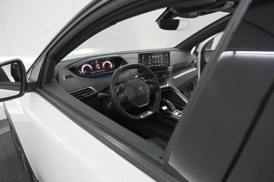 Peugeot 5008 PureTech 130 EAT8 GT Black Pack | Trekhaak | Panoramadak | 360 Camera | FOCAL® | Adaptieve Cruise Control