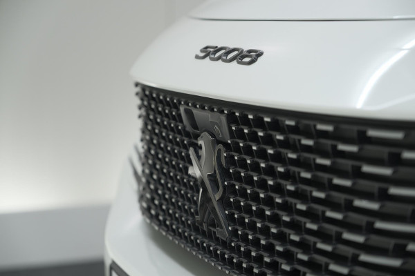 Peugeot 5008 PureTech 130 EAT8 GT Black Pack | Trekhaak | Panoramadak | 360 Camera | FOCAL® | Adaptieve Cruise Control
