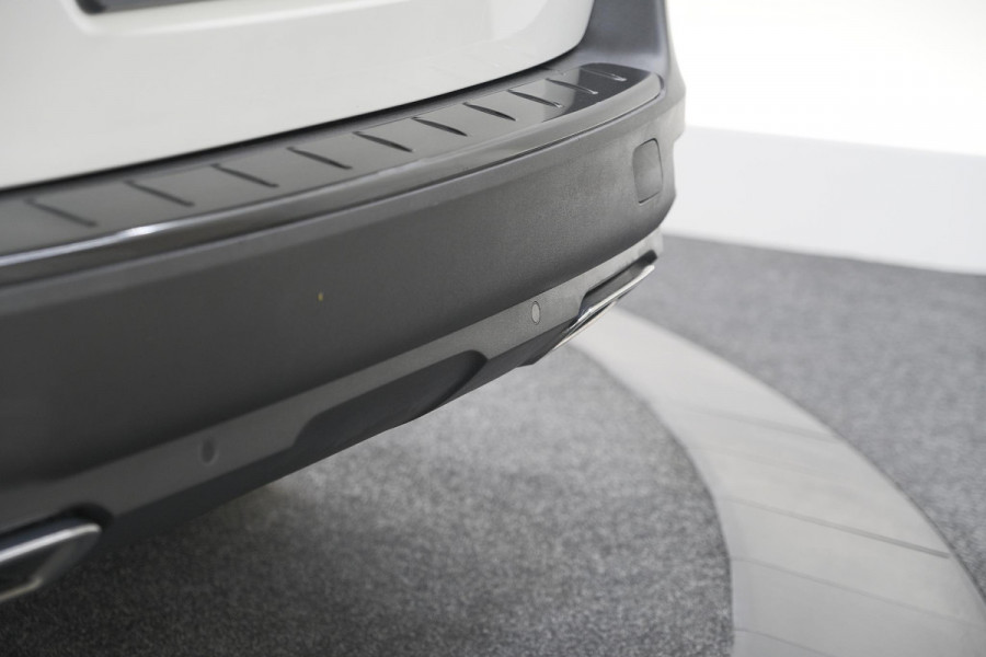 Peugeot 5008 PureTech 130 EAT8 GT Black Pack | Trekhaak | Panoramadak | 360 Camera | FOCAL® | Adaptieve Cruise Control