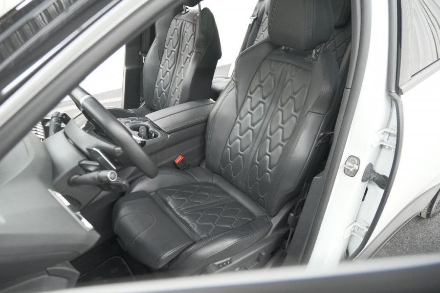 Peugeot 5008 PureTech 130 EAT8 GT Black Pack | Trekhaak | Panoramadak | 360 Camera | FOCAL® | Adaptieve Cruise Control