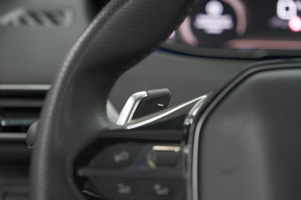 Peugeot 5008 PureTech 130 EAT8 GT Black Pack | Trekhaak | Panoramadak | 360 Camera | FOCAL® | Adaptieve Cruise Control