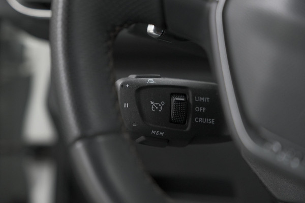 Peugeot 5008 PureTech 130 EAT8 GT Black Pack | Trekhaak | Panoramadak | 360 Camera | FOCAL® | Adaptieve Cruise Control