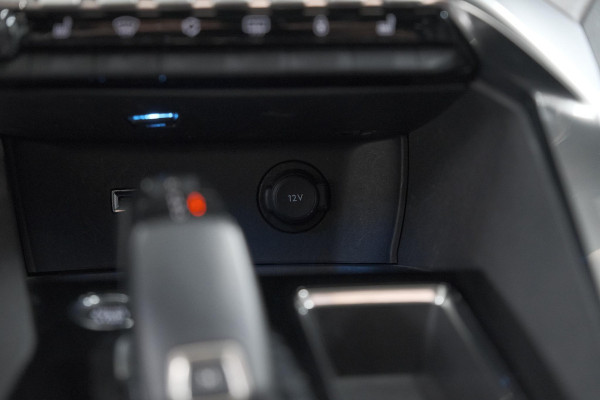 Peugeot 5008 PureTech 130 EAT8 GT Black Pack | Trekhaak | Panoramadak | 360 Camera | FOCAL® | Adaptieve Cruise Control