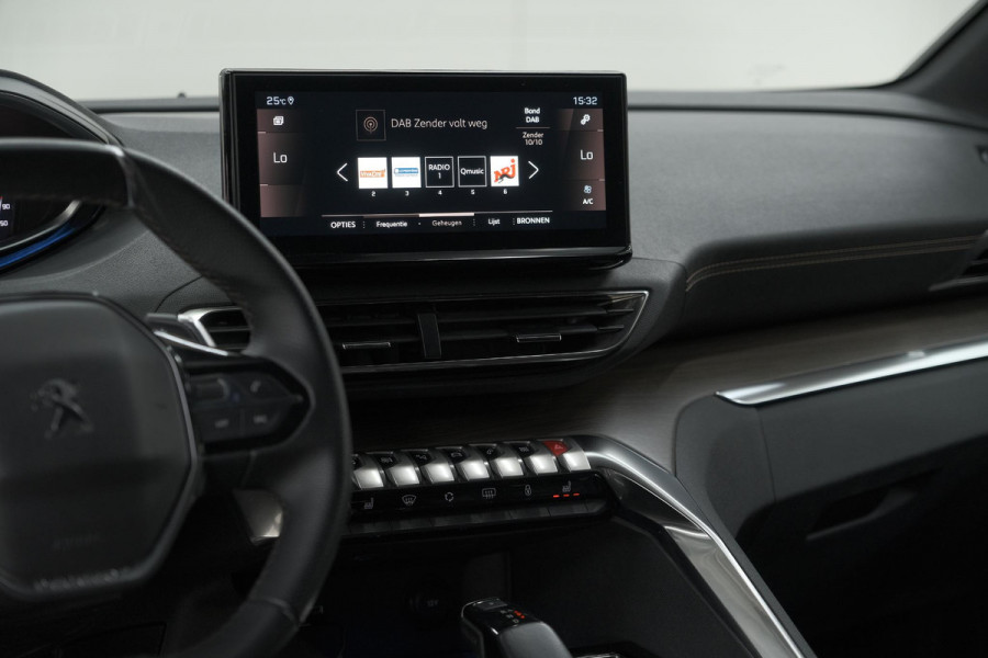 Peugeot 5008 PureTech 130 EAT8 GT Black Pack | Trekhaak | Panoramadak | 360 Camera | FOCAL® | Adaptieve Cruise Control