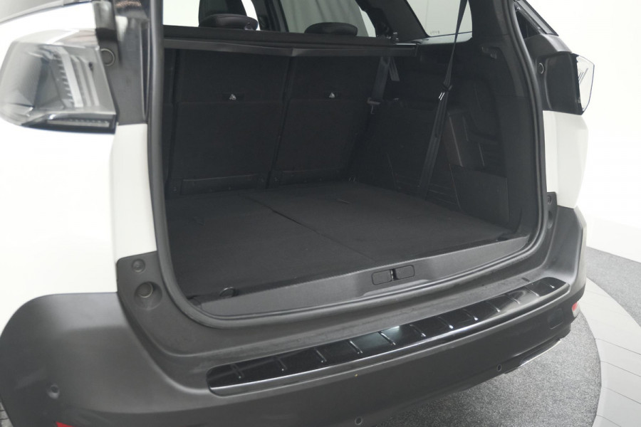 Peugeot 5008 PureTech 130 EAT8 GT Black Pack | Trekhaak | Panoramadak | 360 Camera | FOCAL® | Adaptieve Cruise Control