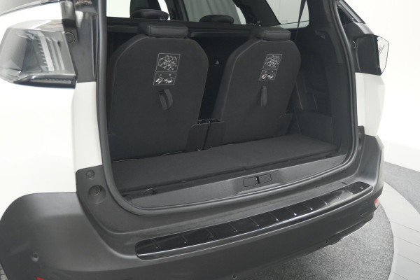 Peugeot 5008 PureTech 130 EAT8 GT Black Pack | Trekhaak | Panoramadak | 360 Camera | FOCAL® | Adaptieve Cruise Control