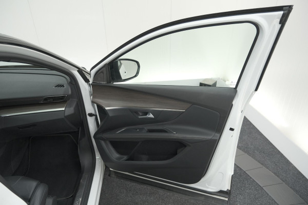 Peugeot 5008 PureTech 130 EAT8 GT Black Pack | Trekhaak | Panoramadak | 360 Camera | FOCAL® | Adaptieve Cruise Control
