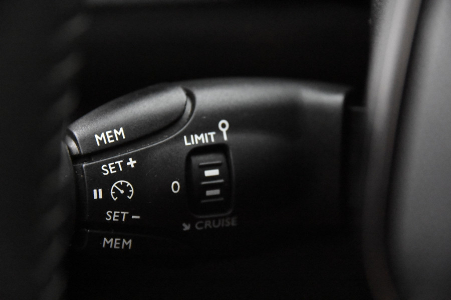 Peugeot 2008 1.2 Active *1ste Eigenaar*Navigatie*Parkassist*DAB*