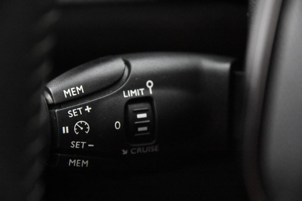 Peugeot 2008 1.2 Active *1ste Eigenaar*Navigatie*Parkassist*DAB*