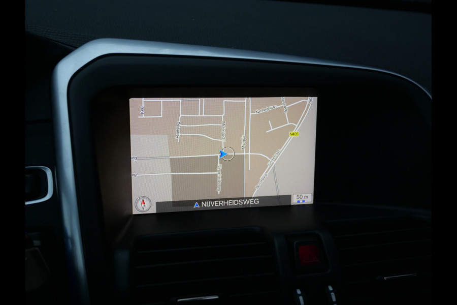 Volvo XC60 2.0 T5 POLAR+ AWD | PANORAMA | XENON | TREKHAAK | NL-AUTO | DEALER O-H!!