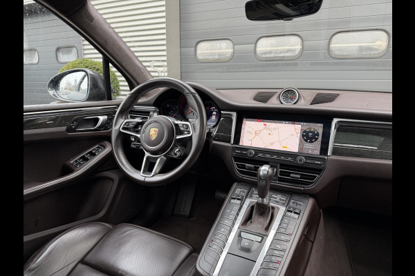 Porsche Macan 3.0 S Sport Chrono | Panoramadak | 360* Camera | 21 Inch Lichtmetalen Velgen | Elektrische Trekhaak | Sportuitlaat |