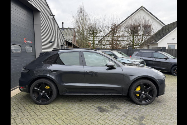 Porsche Macan 3.0 S Sport Chrono | Panoramadak | 360* Camera | 21 Inch Lichtmetalen Velgen | Elektrische Trekhaak | Sportuitlaat |