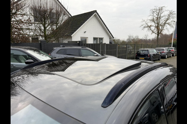 Porsche Macan 3.0 S Sport Chrono | Panoramadak | 360* Camera | 21 Inch Lichtmetalen Velgen | Elektrische Trekhaak | Sportuitlaat |
