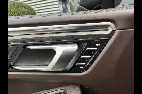 Porsche Macan 3.0 S Sport Chrono | Panoramadak | 360* Camera | 21 Inch Lichtmetalen Velgen | Elektrische Trekhaak | Sportuitlaat |