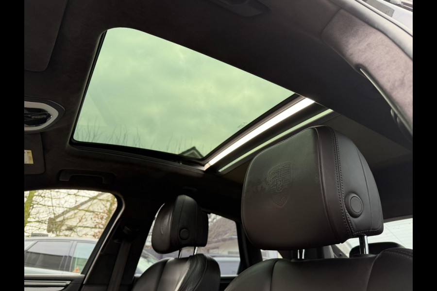 Porsche Macan 3.0 S Sport Chrono | Panoramadak | 360* Camera | 21 Inch Lichtmetalen Velgen | Elektrische Trekhaak | Sportuitlaat |