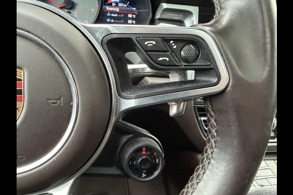 Porsche Macan 3.0 S Sport Chrono | Panoramadak | 360* Camera | 21 Inch Lichtmetalen Velgen | Elektrische Trekhaak | Sportuitlaat |