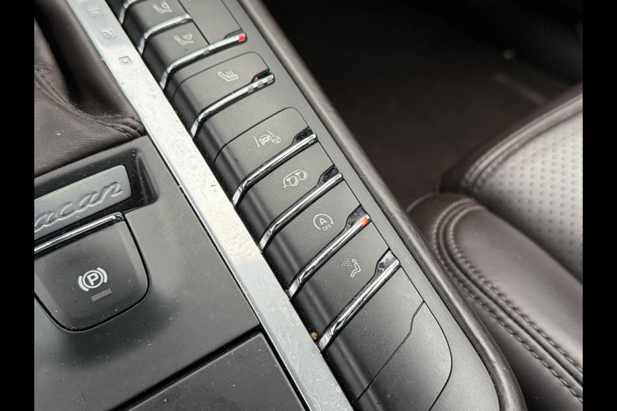 Porsche Macan 3.0 S Sport Chrono | Panoramadak | 360* Camera | 21 Inch Lichtmetalen Velgen | Elektrische Trekhaak | Sportuitlaat |