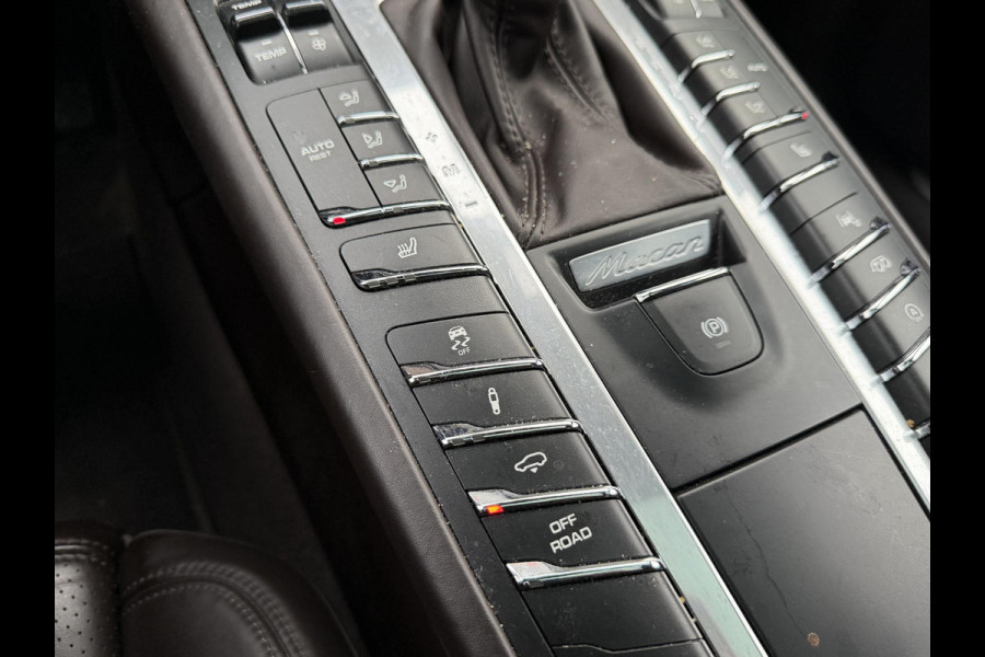 Porsche Macan 3.0 S Sport Chrono | Panoramadak | 360* Camera | 21 Inch Lichtmetalen Velgen | Elektrische Trekhaak | Sportuitlaat |