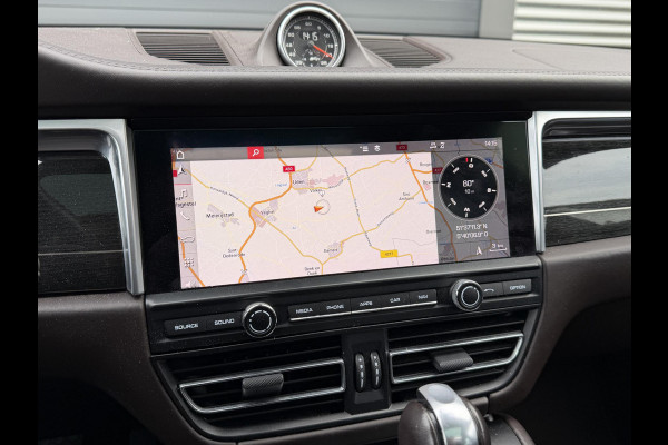 Porsche Macan 3.0 S Sport Chrono | Panoramadak | 360* Camera | 21 Inch Lichtmetalen Velgen | Elektrische Trekhaak | Sportuitlaat |