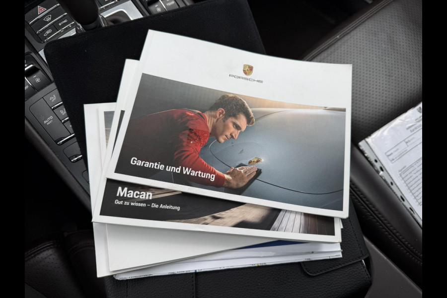 Porsche Macan 3.0 S Sport Chrono | Panoramadak | 360* Camera | 21 Inch Lichtmetalen Velgen | Elektrische Trekhaak | Sportuitlaat |