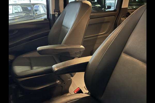 Mercedes-Benz EVITO TOURER PRO L2 / actie radius 150 km / 100% electrisch / zero emissie / 7 persoons / vaste prijs rijklaar € 25.950 ex btw / € 31.399,50 incl btw / lease vanaf € 424 / leer / electrische deuren L+R / zwart metallic