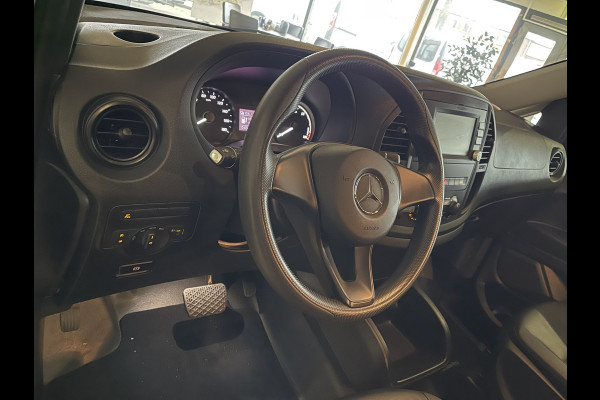 Mercedes-Benz EVITO TOURER PRO L2 / actie radius 150 km / 100% electrisch / zero emissie / 7 persoons / vaste prijs rijklaar € 25.950 ex btw / € 31.399,50 incl btw / lease vanaf € 424 / leer / electrische deuren L+R / zwart metallic