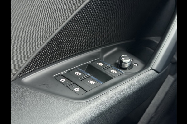 Audi A3 Sportback 30 TFSI Business edition Automaat/VTcockpit/Trekhaak/Led/Cruise/PDC