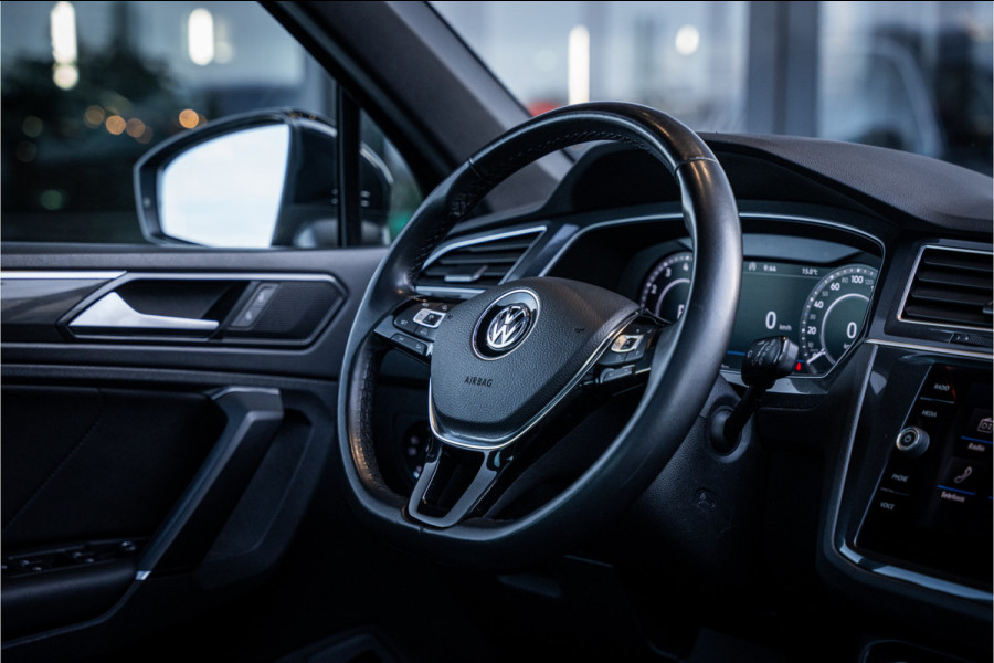 Volkswagen Tiguan 1.4 TSI ACT Comfortline Business R - R Line | Panorama | Memory | Elek. Trekhaak | 360 Camera
