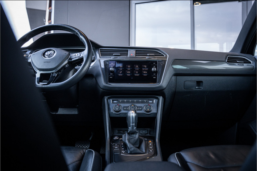 Volkswagen Tiguan 1.4 TSI ACT Comfortline Business R - R Line | Panorama | Memory | Elek. Trekhaak | 360 Camera