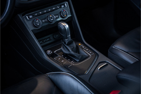 Volkswagen Tiguan 1.4 TSI ACT Comfortline Business R - R Line | Panorama | Memory | Elek. Trekhaak | 360 Camera