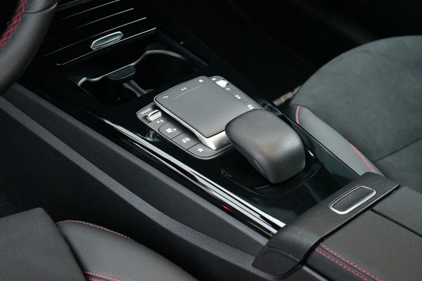 Mercedes-Benz CLA-Klasse Shooting Brake 250 e AMG Line Pano Night Camera