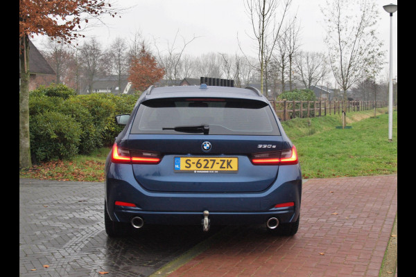 BMW 3 Serie Touring 330e | Plug-In Hybride | 19 Inch | Trekhaak | NL-Auto | Facelift model |